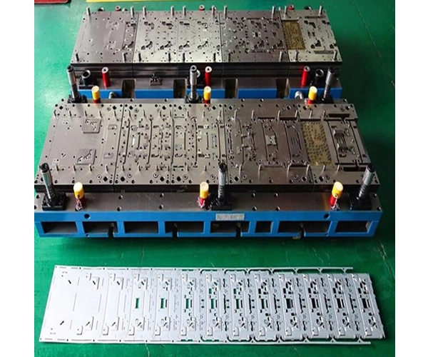 2 rows progressive die for holder 1